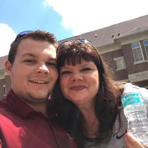 Meet your Posher, Raquel